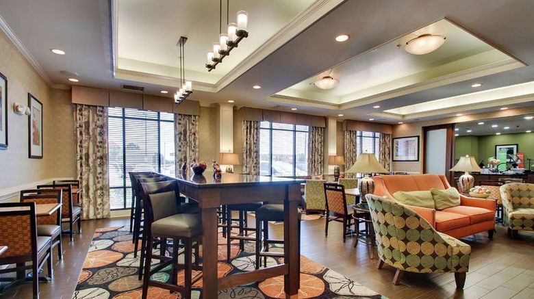 <b>Hampton Inn Warner Robins Lobby</b>. Images powered by <a href="https://iceportal.shijigroup.com/" title="IcePortal" target="_blank">IcePortal</a>.