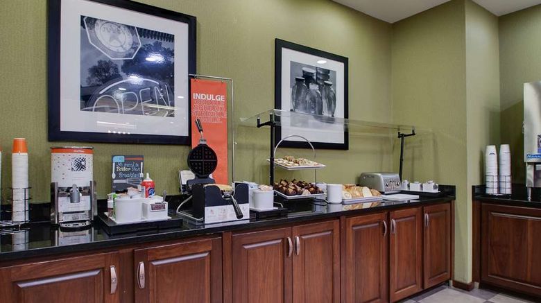 <b>Hampton Inn Warner Robins Restaurant</b>. Images powered by <a href="https://iceportal.shijigroup.com/" title="IcePortal" target="_blank">IcePortal</a>.