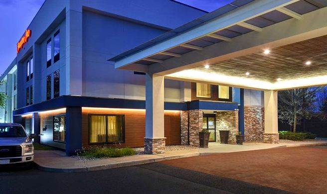 Hampton Inn White River Junction Exterior
