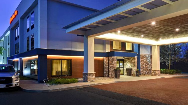 Hampton Inn White River Junction Exterior