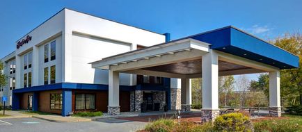Hampton Inn White River Junction Exterior