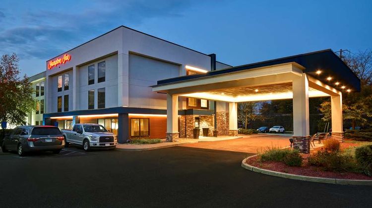 Hampton Inn White River Junction Exterior