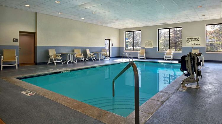 Hampton Inn White River Junction Pool