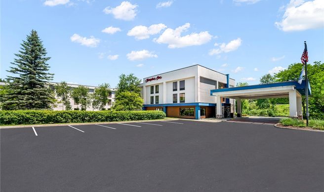 Hampton Inn White River Junction Exterior
