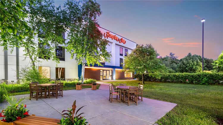 Hampton Inn White River Junction Exterior