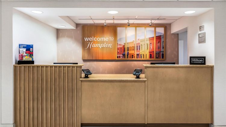 Hampton Inn White River Junction Lobby