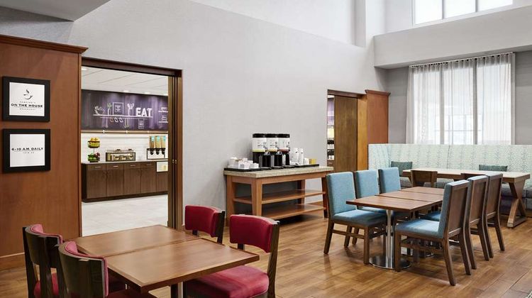 Hampton Inn & Suites New Haven Restaurant