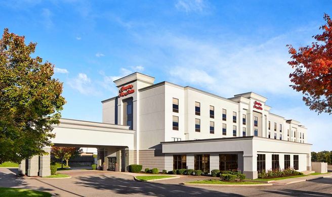 Hampton Inn & Suites New Haven Exterior