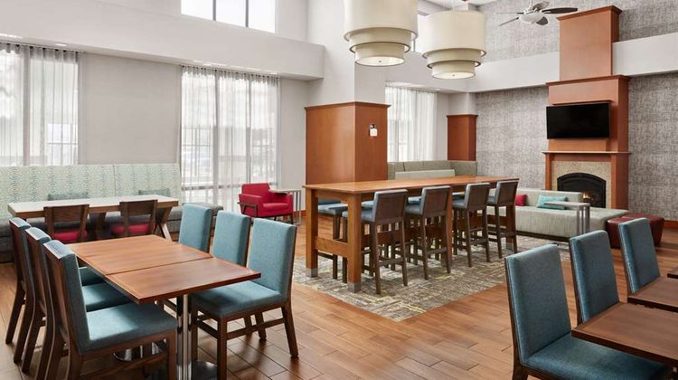 Hampton Inn & Suites New Haven Lobby