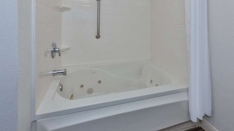 <b>Hampton Inn Waterbury Room</b>. Images powered by <a href="https://iceportal.shijigroup.com/" title="IcePortal" target="_blank">IcePortal</a>.