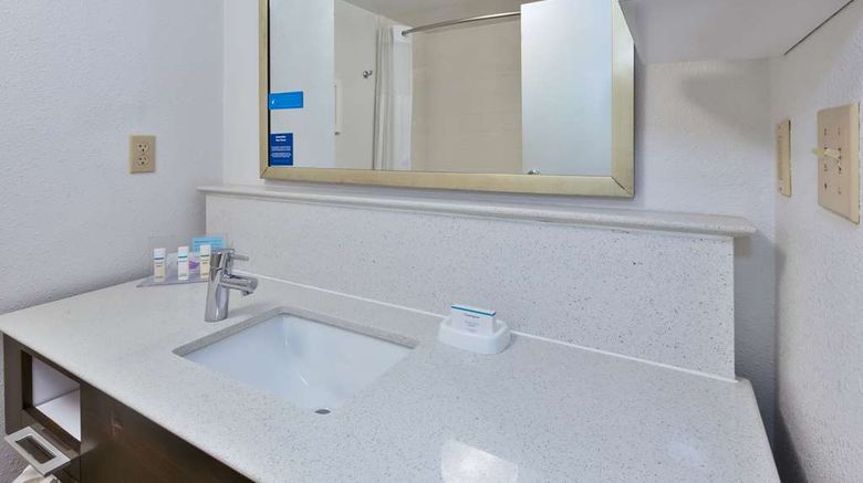 <b>Hampton Inn Waterbury Room</b>. Images powered by <a href="https://iceportal.shijigroup.com/" title="IcePortal" target="_blank">IcePortal</a>.
