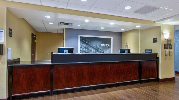 Hampton Inn Waterbury Lobby