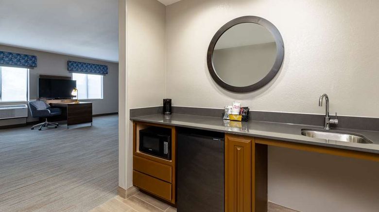 <b>Hampton Inn & Suites Woodward Room</b>. Images powered by <a href="https://iceportal.shijigroup.com/" title="IcePortal" target="_blank">IcePortal</a>.