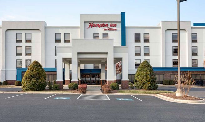 Hampton Inn Stuarts Draft Exterior