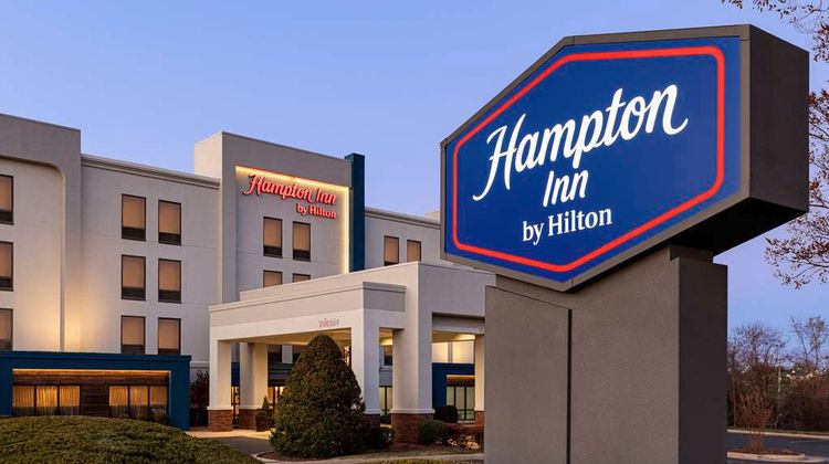 Hampton Inn Stuarts Draft Exterior