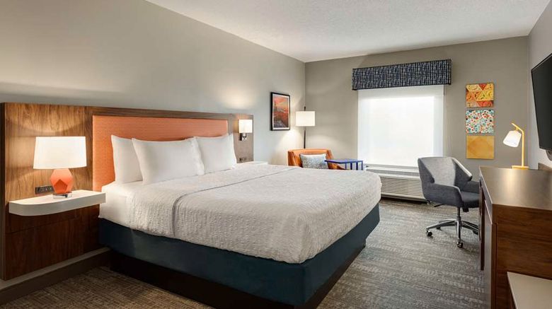 <b>Hampton Inn Stuarts Draft Room</b>. Images powered by <a href="https://iceportal.shijigroup.com/" title="IcePortal" target="_blank">IcePortal</a>.