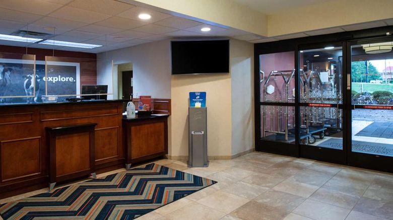 <b>Hampton Inn Wytheville Lobby</b>. Images powered by <a href="https://iceportal.shijigroup.com/" title="IcePortal" target="_blank">IcePortal</a>.
