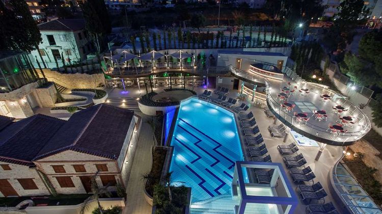 DoubleTree by Hilton Hotel Kusadasi Pool
