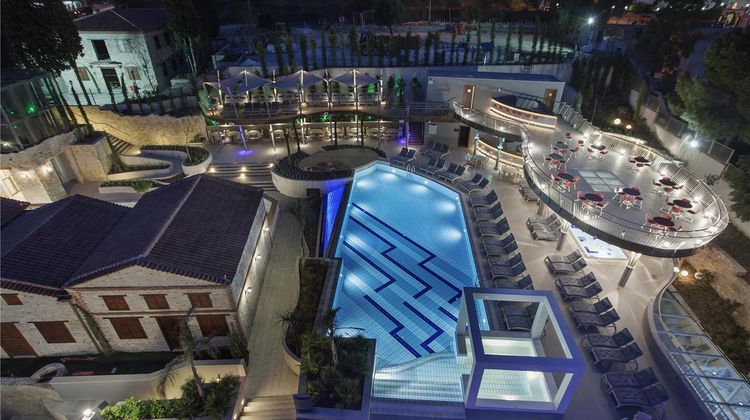 DoubleTree by Hilton Hotel Kusadasi Pool
