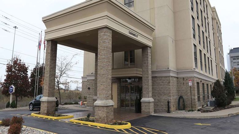 Hampton Inn Oakville - Mississauga Exterior. Images powered by <a href="https://iceportal.shijigroup.com" target="_blank" rel="noopener">Ice Portal</a>.