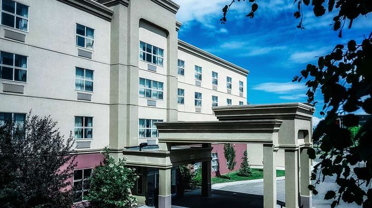 Hampton Inn Edmonton Airport Exterior