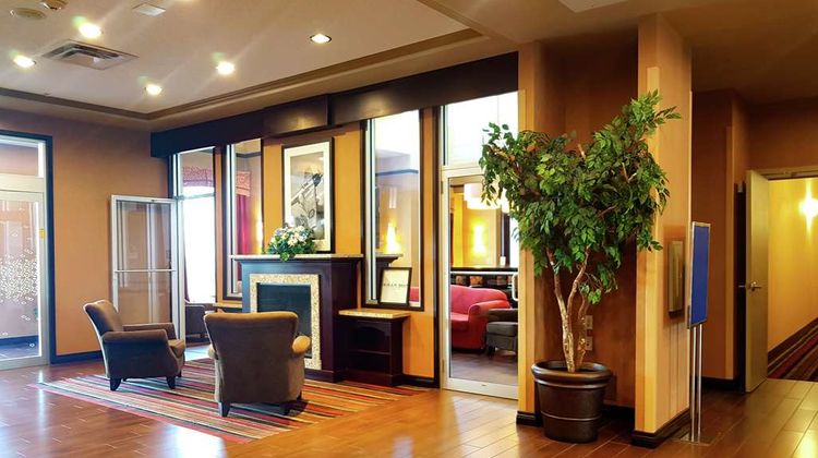 Hampton Inn Edmonton Airport Lobby