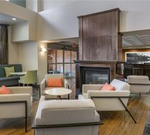Hampton Inn & Suites West Lobby