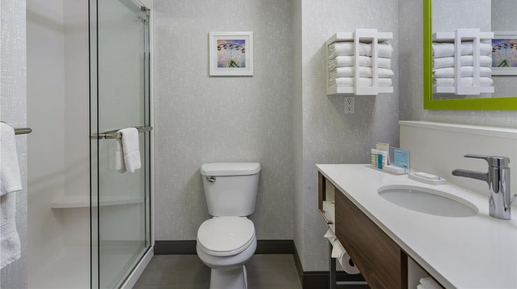 Hampton Inn & Suites West Room