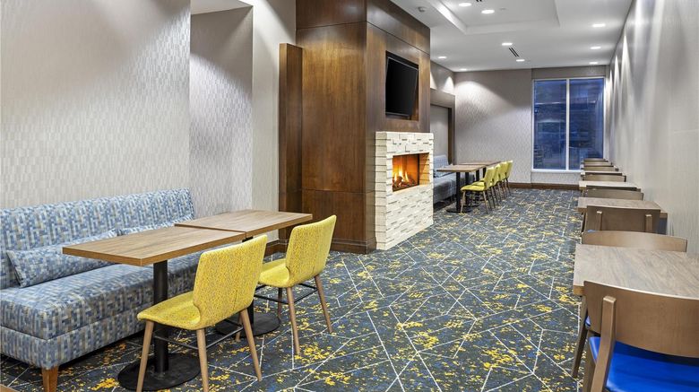 <b>Hampton Inn by Hilton Halifax Downtown Lobby</b>. Images powered by <a href="https://iceportal.shijigroup.com/" title="IcePortal" target="_blank">IcePortal</a>.
