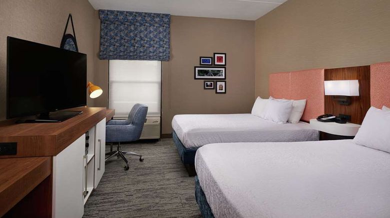 <b>Hampton Inn Youngstown I-80 West Room</b>. Images powered by <a href="https://iceportal.shijigroup.com/" title="IcePortal" target="_blank">IcePortal</a>.
