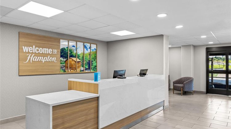 Hampton Inn Youngstown I-80 West Lobby