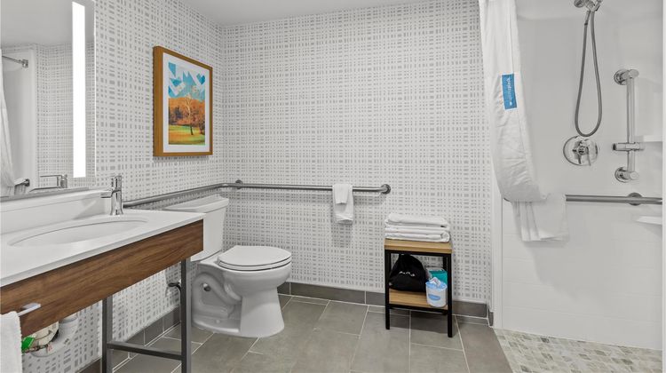 Hampton Inn Youngstown I-80 West Room
