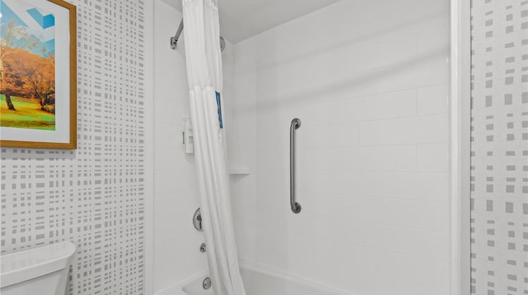 Hampton Inn Youngstown I-80 West Room