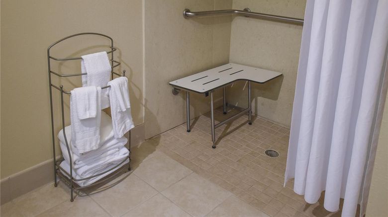<b>Hampton Inn & Suites Youngstown-Canfield Room</b>. Images powered by <a href="https://iceportal.shijigroup.com/" title="IcePortal" target="_blank">IcePortal</a>.