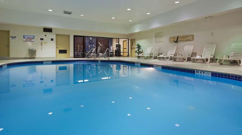 <b>Hampton Inn Youngstown-North Pool</b>. Images powered by <a href="https://iceportal.shijigroup.com/" title="IcePortal" target="_blank">IcePortal</a>.