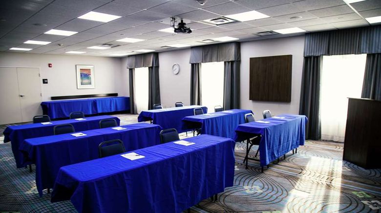 <b>Hampton Inn & Suites Sharon Meeting</b>. Images powered by <a href="https://iceportal.shijigroup.com/" title="IcePortal" target="_blank">IcePortal</a>.