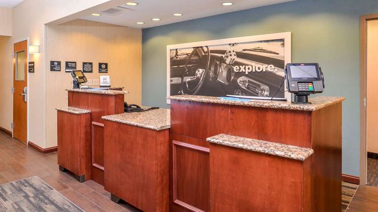 <b>Hampton Inn York Lobby</b>. Images powered by <a href="https://iceportal.shijigroup.com/" title="IcePortal" target="_blank">IcePortal</a>.