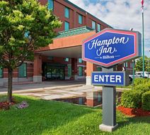 Hampton Inn Ottawa Exterior