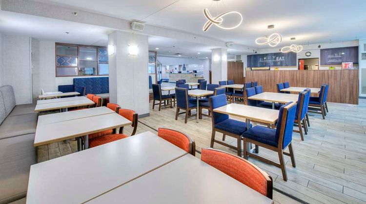 Hampton Inn Ottawa Lobby