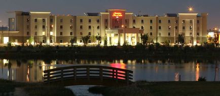 Hampton Inn & Suites by Hilton Red Deer Exterior