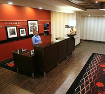 Hampton Inn & Suites by Hilton Red Deer Lobby