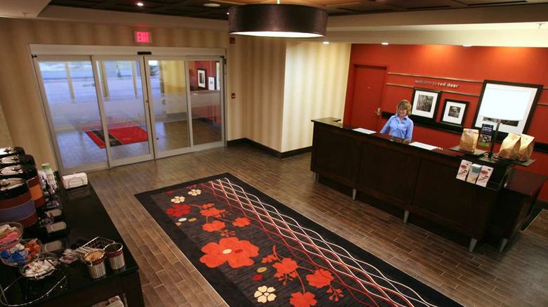 <b>Hampton Inn & Suites by Hilton Red Deer Lobby</b>. Images powered by <a href="https://iceportal.shijigroup.com/" title="IcePortal" target="_blank">IcePortal</a>.