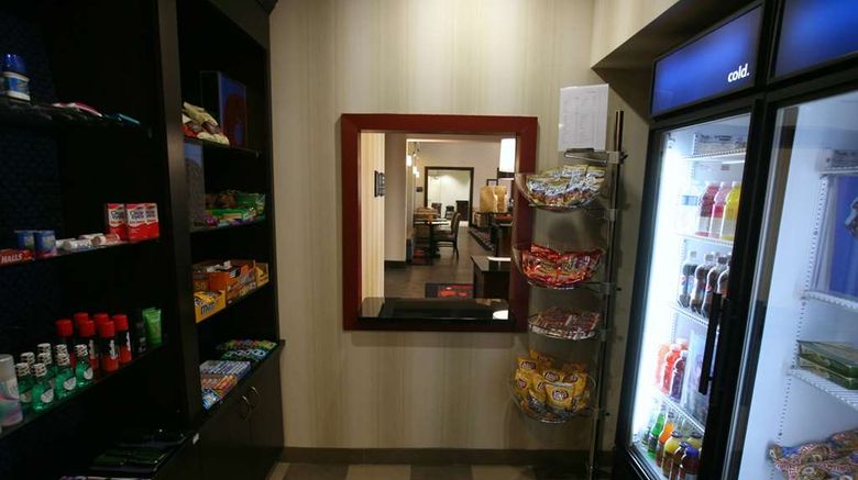 <b>Hampton Inn & Suites by Hilton Red Deer Restaurant</b>. Images powered by <a href="https://iceportal.shijigroup.com/" title="IcePortal" target="_blank">IcePortal</a>.