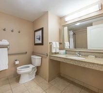 Hampton Inn & Suites Moncton Room