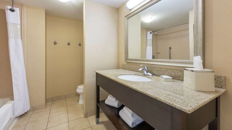 <b>Hampton Inn & Suites Moncton Room</b>. Images powered by <a href="https://iceportal.shijigroup.com/" title="IcePortal" target="_blank">IcePortal</a>.