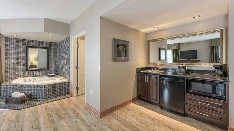 <b>Hampton Inn & Suites Moncton Room</b>. Images powered by <a href="https://iceportal.shijigroup.com/" title="IcePortal" target="_blank">IcePortal</a>.