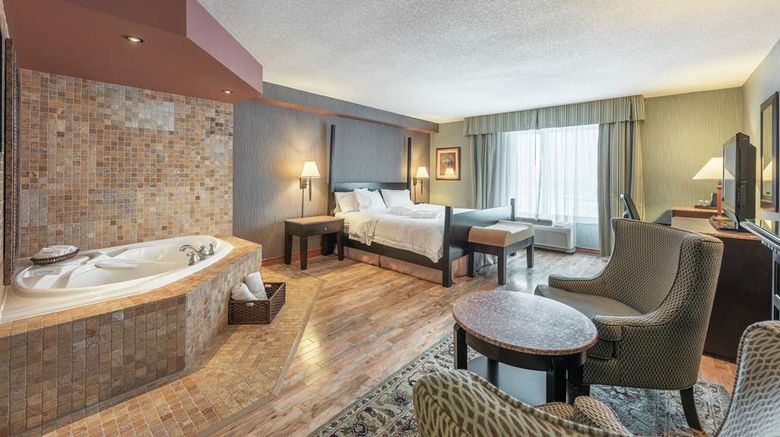 <b>Hampton Inn & Suites Moncton Room</b>. Images powered by <a href="https://iceportal.shijigroup.com/" title="IcePortal" target="_blank">IcePortal</a>.