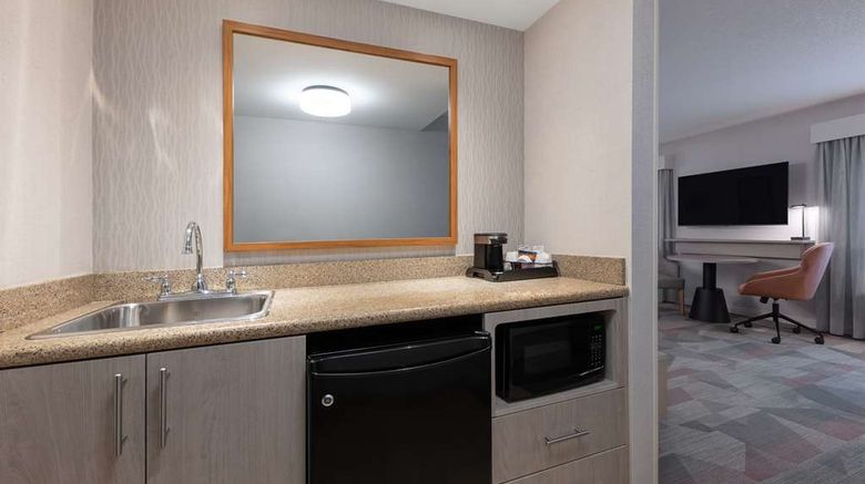 <b>Hampton Inn & Suites Moncton Room</b>. Images powered by <a href="https://iceportal.shijigroup.com/" title="IcePortal" target="_blank">IcePortal</a>.