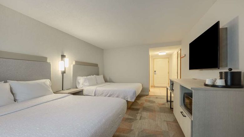<b>Hampton Inn & Suites Moncton Room</b>. Images powered by <a href="https://iceportal.shijigroup.com/" title="IcePortal" target="_blank">IcePortal</a>.
