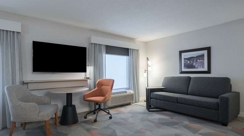<b>Hampton Inn & Suites Moncton Room</b>. Images powered by <a href="https://iceportal.shijigroup.com/" title="IcePortal" target="_blank">IcePortal</a>.